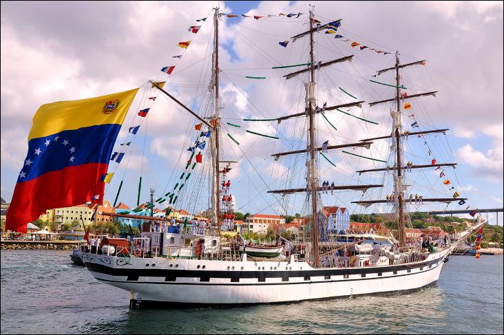 Le Simon Bolivar est un voilier de type trois-mâts barque