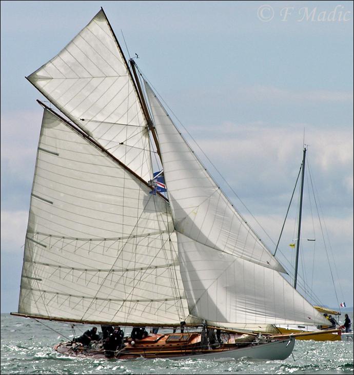 Le yacht Viola est un cotre aurique de 1908