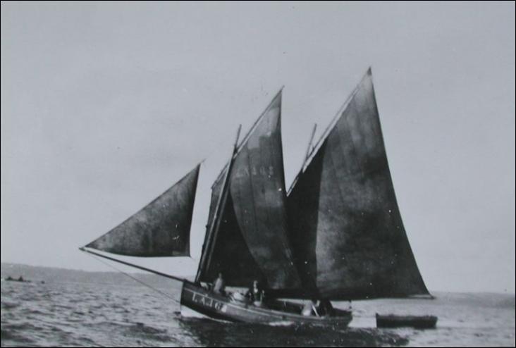 Le flambart ou dragou Marie est un sardinier de Locquémeau