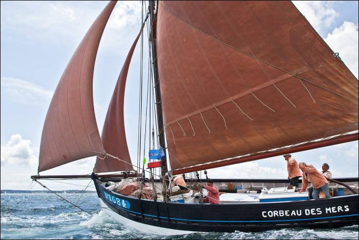 Le Corbeau des mers est gréé en sloop aurique