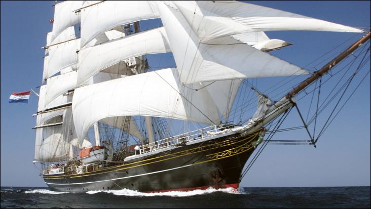 Le Stad Amsterdam est un clipper trois-mâts carré