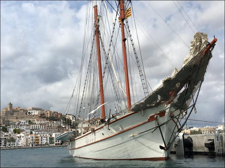 Le Cala Millor est un brick-goélette pailebot espagnol