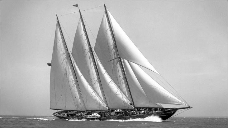 Le Créole est un yacht à voiles à coque bois